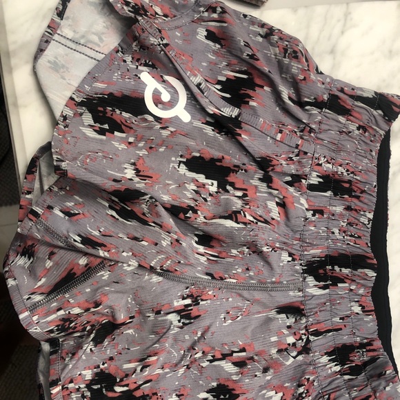 Lululemon tracker short 4” size 6 - Picture 2 of 3